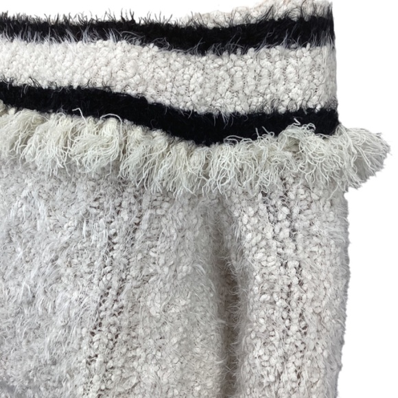 Anthropologie Amadi‎ Fringe Off the Shoulder Sweater size Medium Sooo SOFT!! - Picture 7 of 11